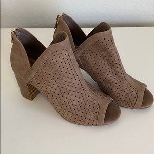 Open-toe bootie sz 6